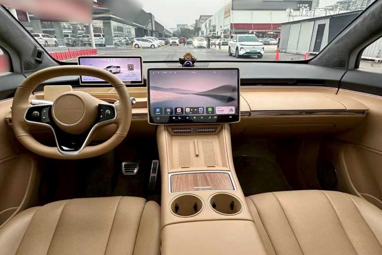 Used Hima Luxeed R7 2024 All-Electric 802 km Max
