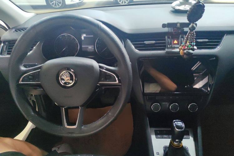 Used Skoda Octavia 2019 1.5L Automatic SmartDrive Comfort Edition China VI Standard