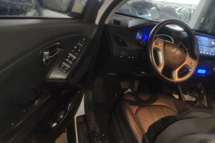 Used Hyundai ix35 2015 2.0L Automatic 2WD Smart Type China IV