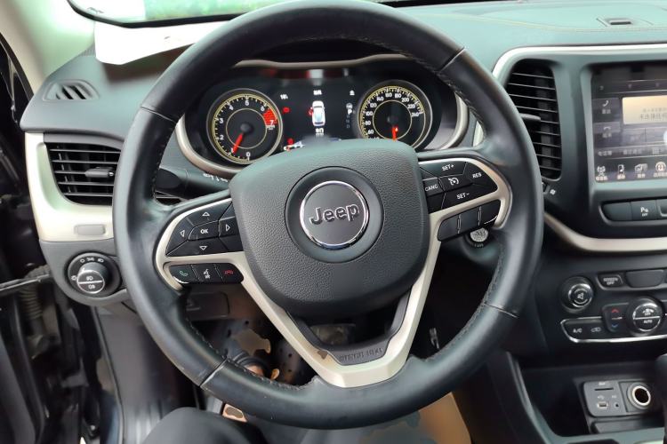 Used Jeep Cherokee 2016 2.0L Superior Edition Steering Wheel