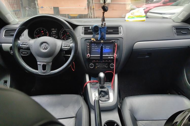 Used Volkswagen Sagitar 2014 Revised Version 1.4TSI Automatic Luxury Edition Center Console