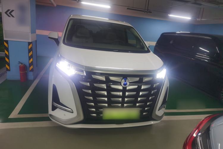 Used Denza D9 2022 DM-i 1040 Prestige Model
