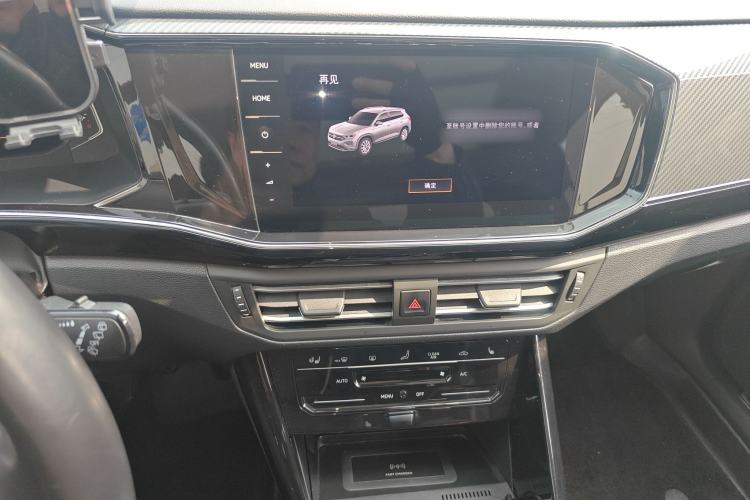 Used Volkswagen Tayron 2020 330TSI Two-Wheel Drive Luxury Connected Pro Edition Audio And AC Panel