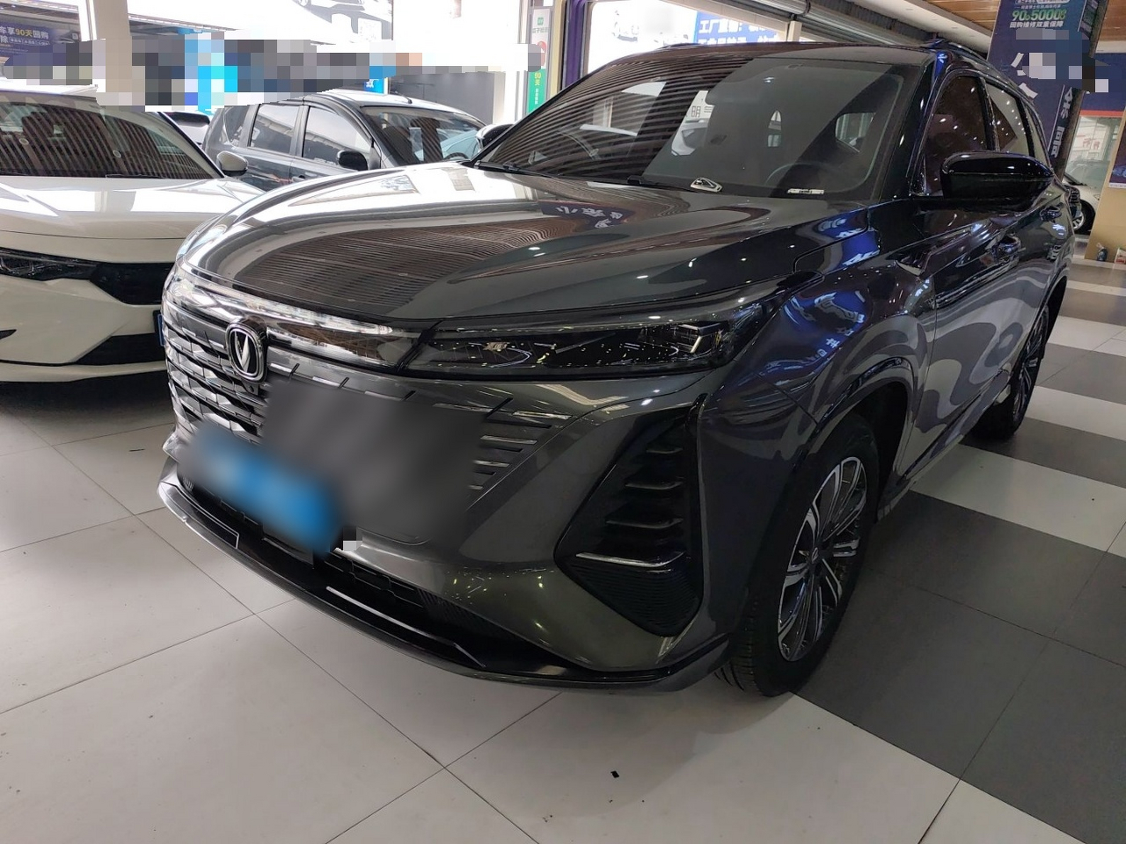 Под передней частью автомобиля