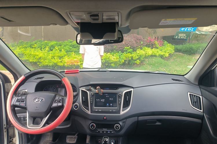 Used Hyundai ix25 2015 1.6L Automatic Two-Wheel-Drive Deluxe DLX Model Headliner