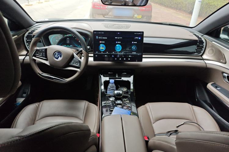 Used BYD Han 2020 EV Long-Range Luxury Model Center Console