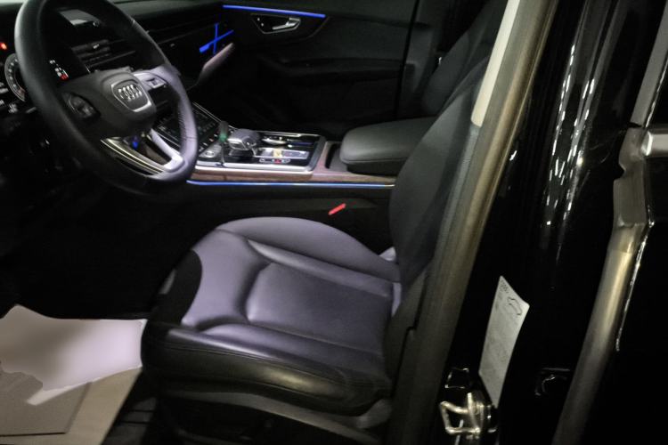 Used Audi Q7 2022 55 TFSI quattro S line Sport model
