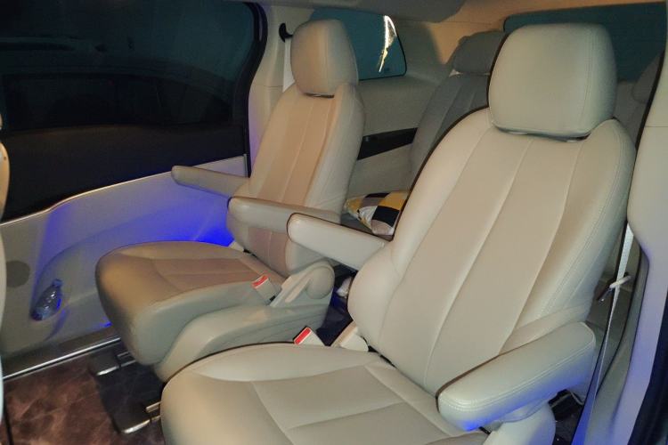 Used Buick GL8 2023 Land Executive Class Comfort Model
