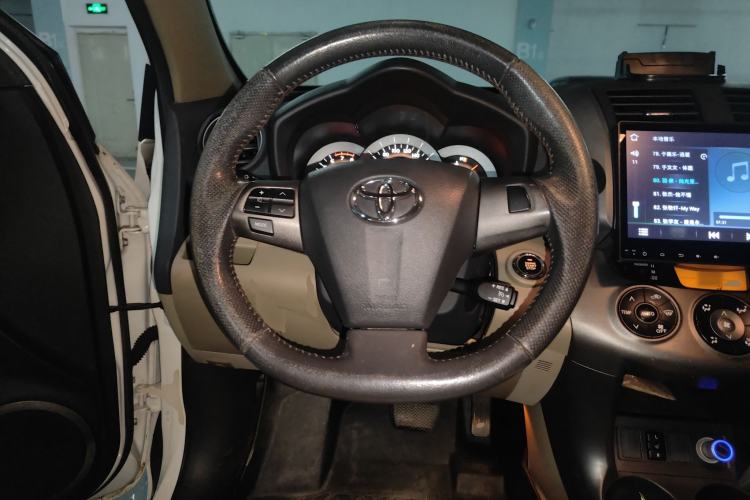 Used Toyota RAV4 2012 Luxurious 2.4L Automatic 4x4 with Stylish Features
