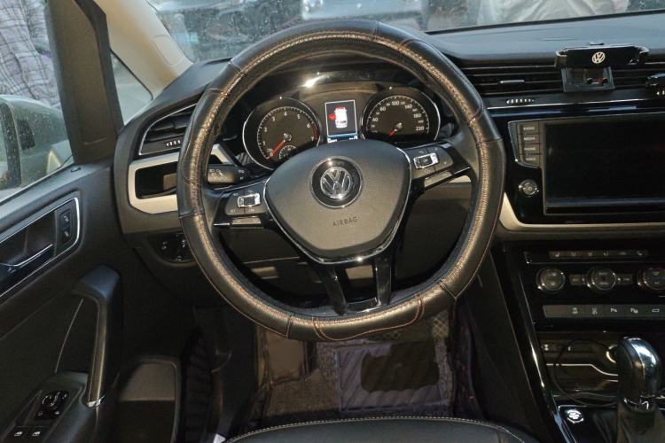 Used Volkswagen Touran 2018 Volkswagen Touran L 280TSI DSG Luxury Edition 7 Seats
