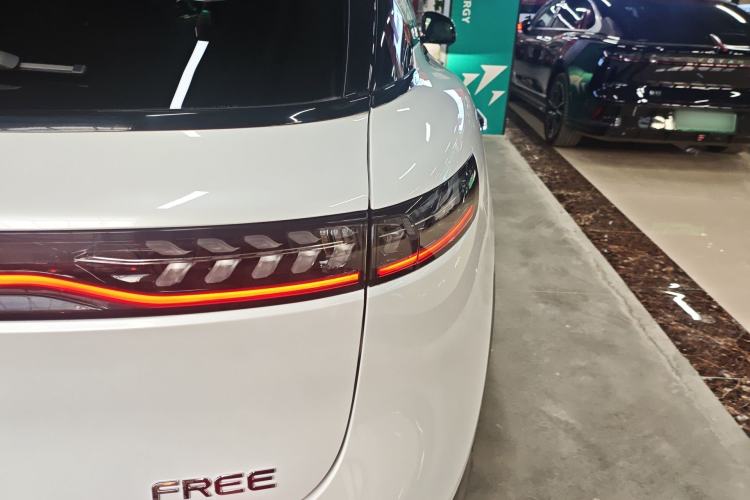 Used VOYAH FREE 2025 318 318 km Rear-Drive Touring Edition Right Rear Taillight