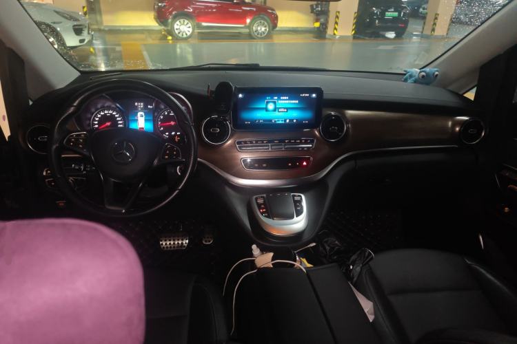 Used Mercedes-Benz V-Class 2020 V 260 L Long-wheelbase Luxury Edition Center Console