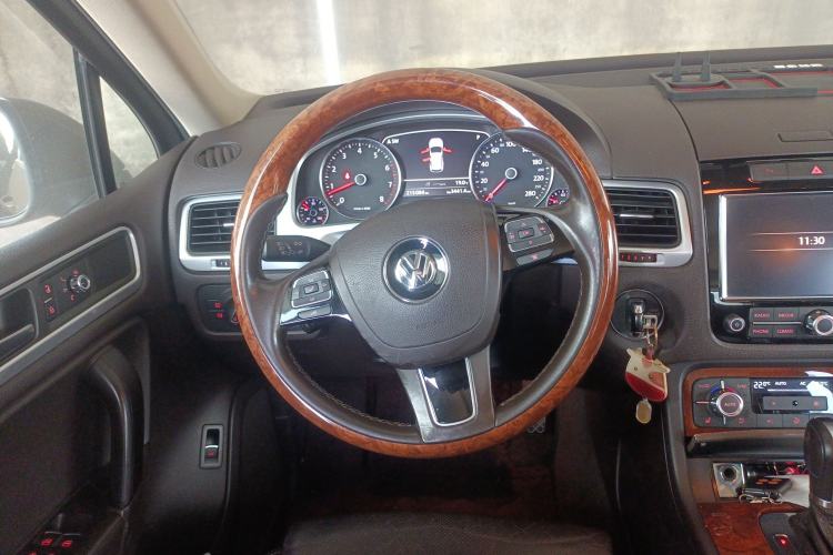 Used Volkswagen Touareg 2011 3.0 TSI Comfort Version
