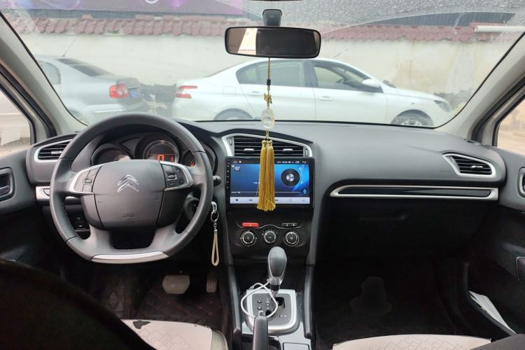 Used Citroen C4L 2014 1.8L Intelligent Drive Automatic Enjoyment Model Center Console