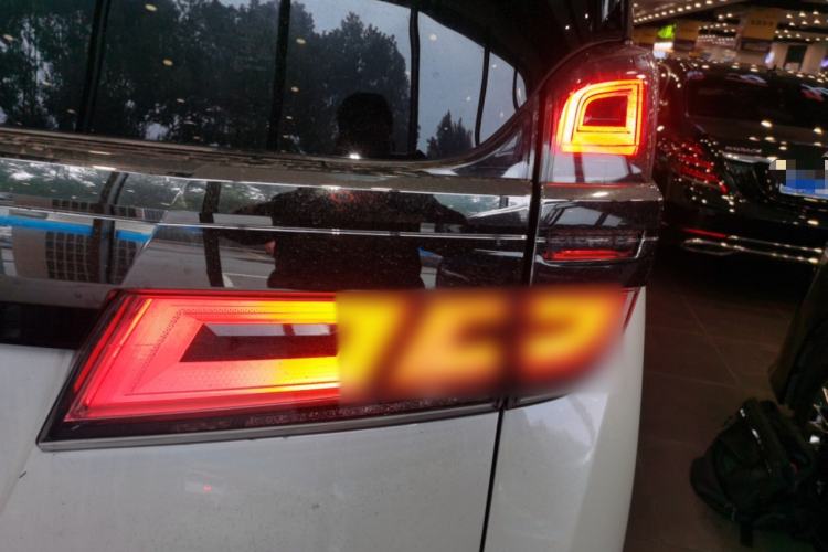 Used Toyota Vellfire 2021 Crown Dual-Engine 2.5L HV Luxury Edition Right Rear Taillight