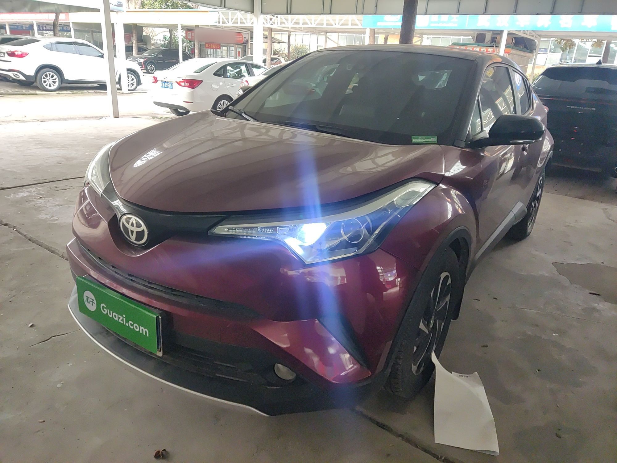 Под передней частью автомобиля