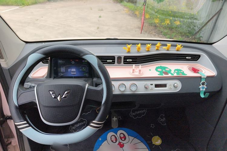 Used Wuling Hongguang MINIEV 2021 Macaron Fashion Model Lithium Iron Phosphate Center Console