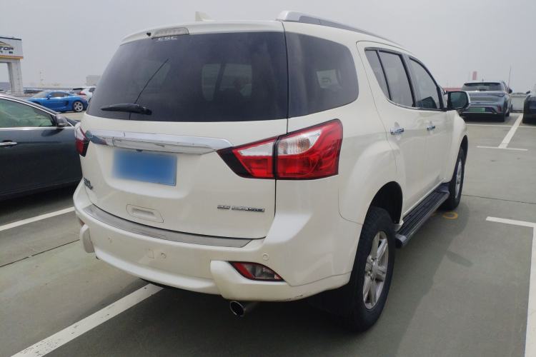 Used Isuzu mu-X 2015 2.5T Two-Wheel Drive Automatic Luxury Edition 7 Seats Rear Right 45 Deg