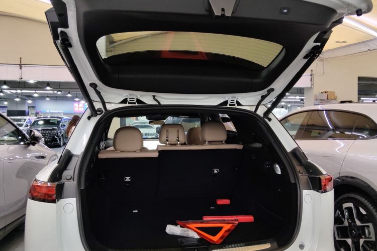 Used XPeng G9 2025 625 Long-Range Max Trunk