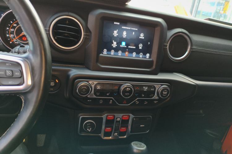 Used Jeep Wrangler 2019 2.0T Sahara Four-Door Version China VI Emission Standard
