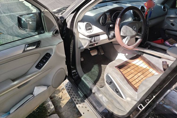 Used Mercedes-Benz M-Class 2010 ML 300 4MATIC