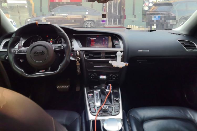 Used Audi A5 2010 2.0TFSI Sportback Comfort Model Center Console