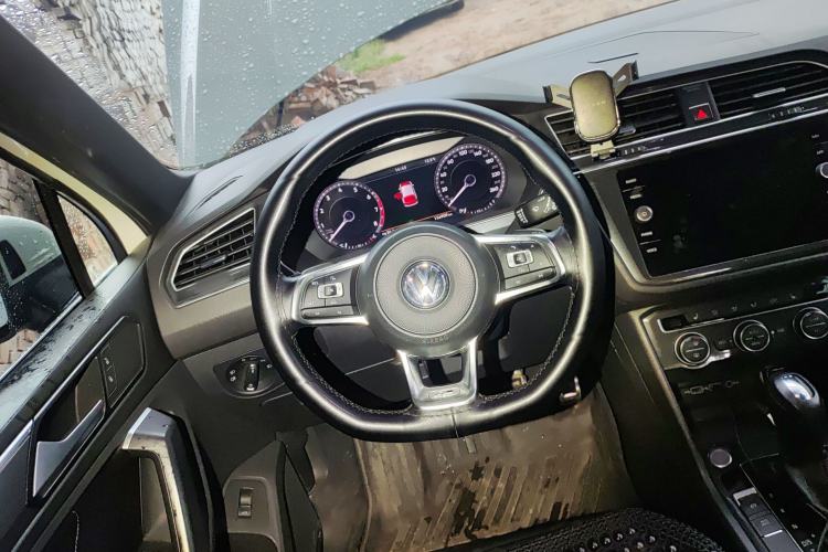 Used Volkswagen Tiguan 2018 380TSI Four-Wheel Drive R-Line Steering Wheel