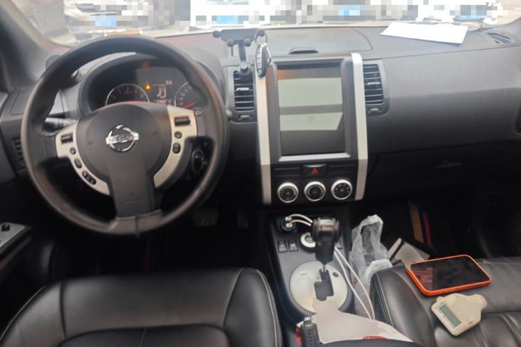 Used Nissan X-Trail 2012 2.5L CVT Luxury Edition 4WD Center Console