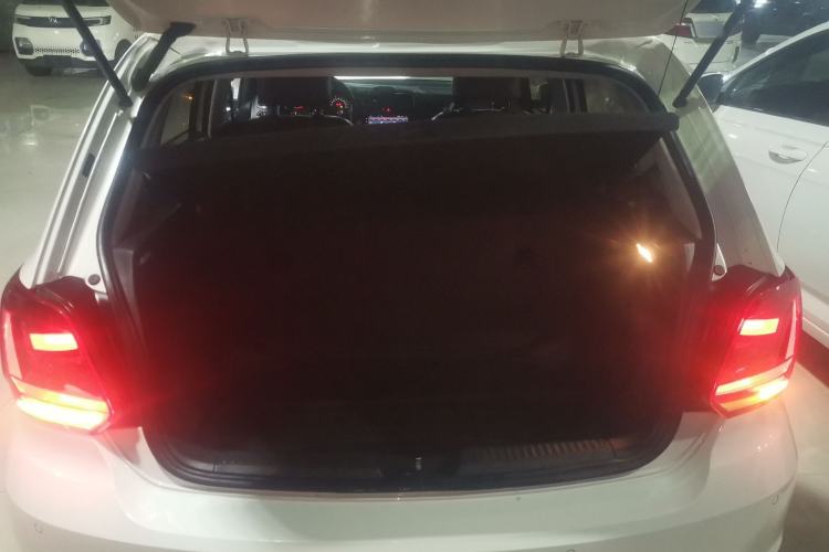 Used Volkswagen Polo 2016 1.6L Automatic Comfort Model
