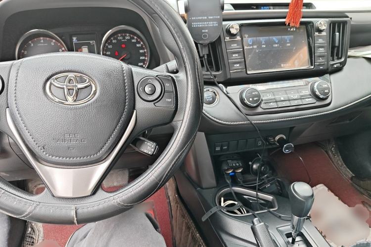 Used Toyota RAV4 2019 2.0L CVT Two-Wheel Drive Fashion X Limited Edition China VI Standard