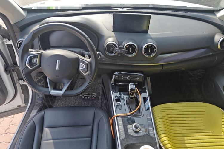 Used Wey VV7 2017 2.0T Luxury Model Center Console