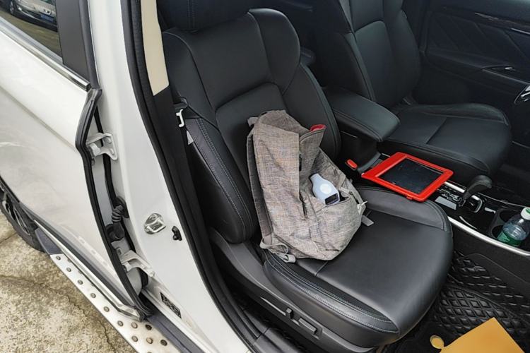 Used Mitsubishi Outlander 2019 2.4L 4x4 Zhi Xiang Edition 7 Seats China VI Standard