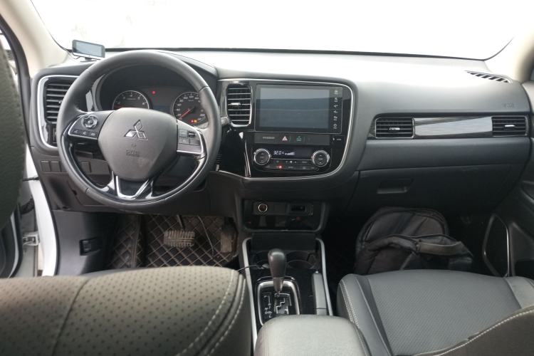 Used Mitsubishi Outlander 2018 2.0L Two-Wheel Drive Glory Edition 5 Seats