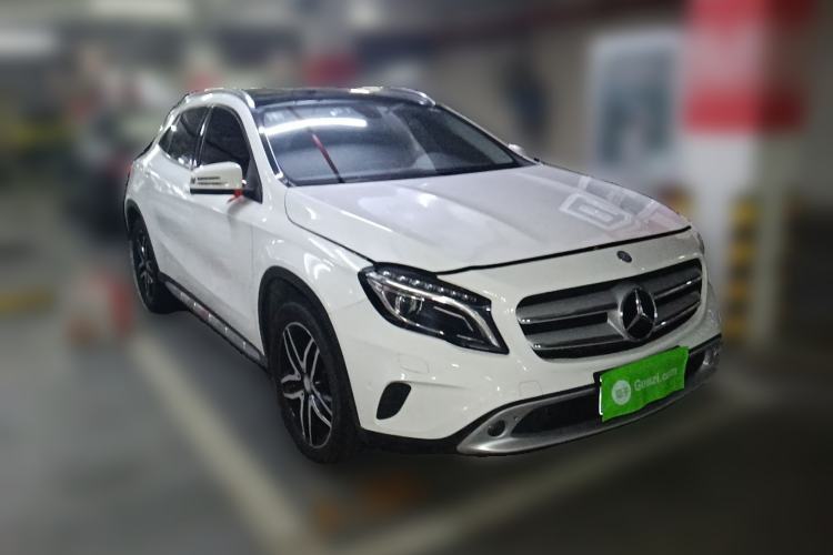 Used Mercedes-Benz GLA 2015 GLA 200 Fashion Model Front Right 45 Deg