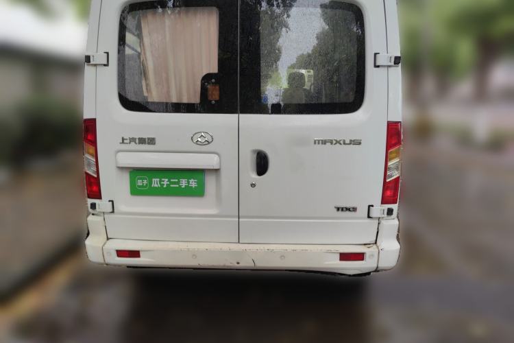 Used SAIC MAXUS Xintu V80 2015 2.5T AMT Aoyuntong Edition Short Wheelbase Low Roof Rear