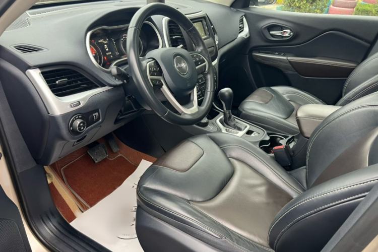 Used Jeep Cherokee 2017 2.4L Professional Edition
