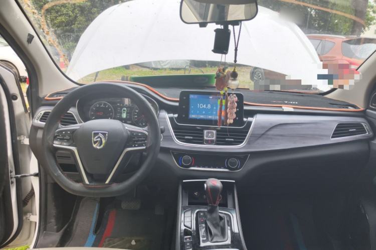 Used Baojun 730 2017 1.5T DCT Flagship Model 7 Seats China V Emission Standard Center Console