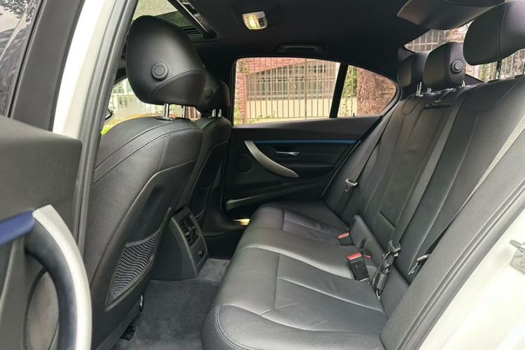 Used BMW 3 Series 2018 320i M Sport Package Interior 2