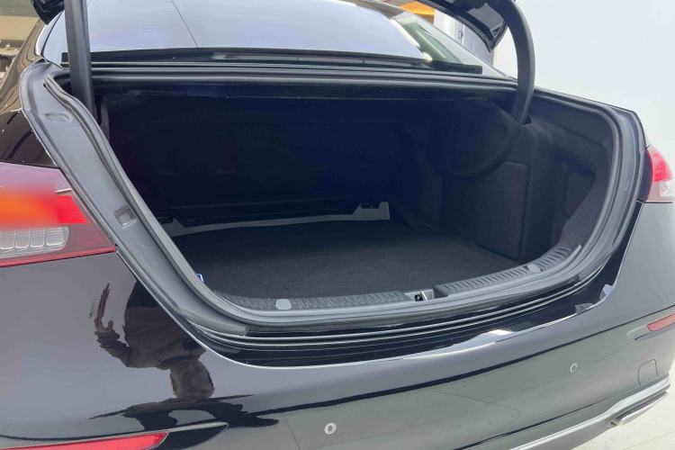 Used Mercedes-Benz E-Class 2023 E 300 L Luxury Model Interior 8