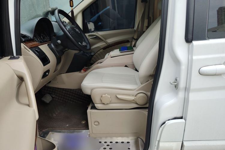 Used Mercedes-Benz Viano 2013 3.0L Comfort Edition
