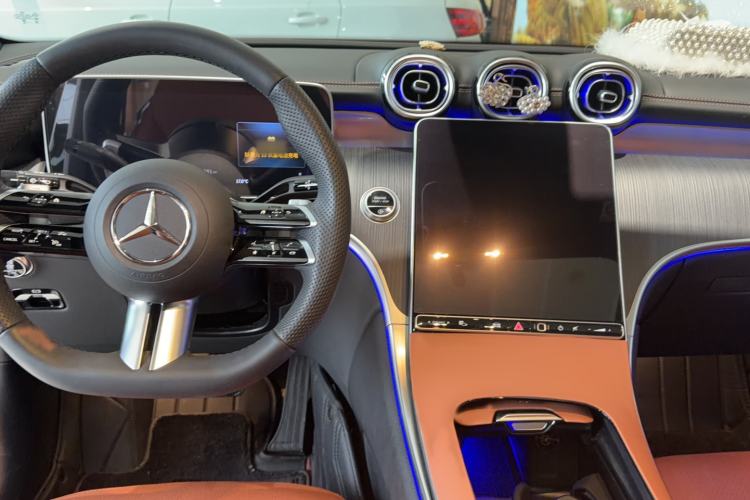 Used Mercedes-Benz GLC 2024 Facelifted GLC 260 L 4MATIC Luxury Version 5 Seats