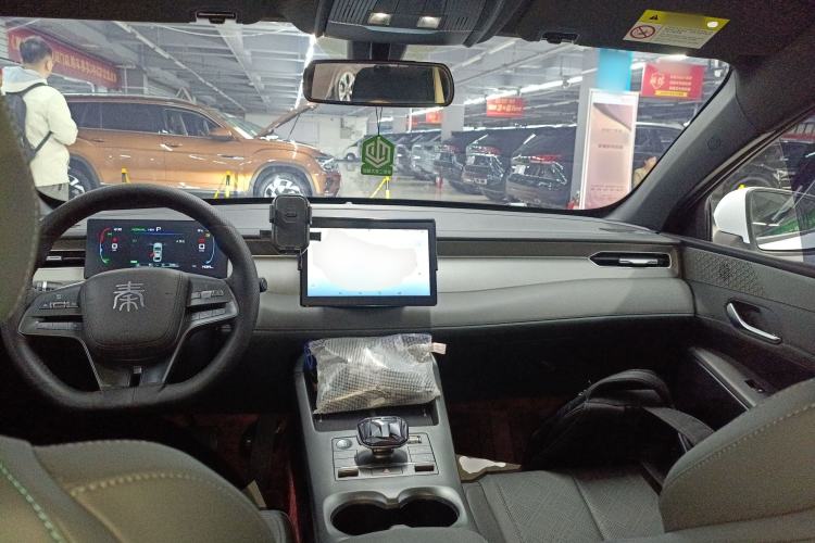 Used BYD Qin PLUS 2025 DM-i Smart Drive 55KM Leading Model Center Console