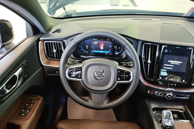 Used Volvo XC60 2024 B5 4x4 Smart Luxury Edition
