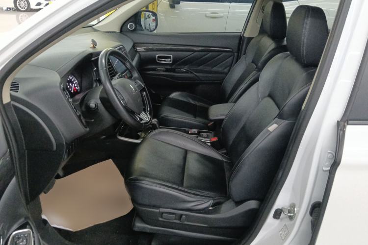 Used Mitsubishi Outlander 2019 2.0L Two-Wheel Drive Comfort Edition 5 Seats China VI Standard