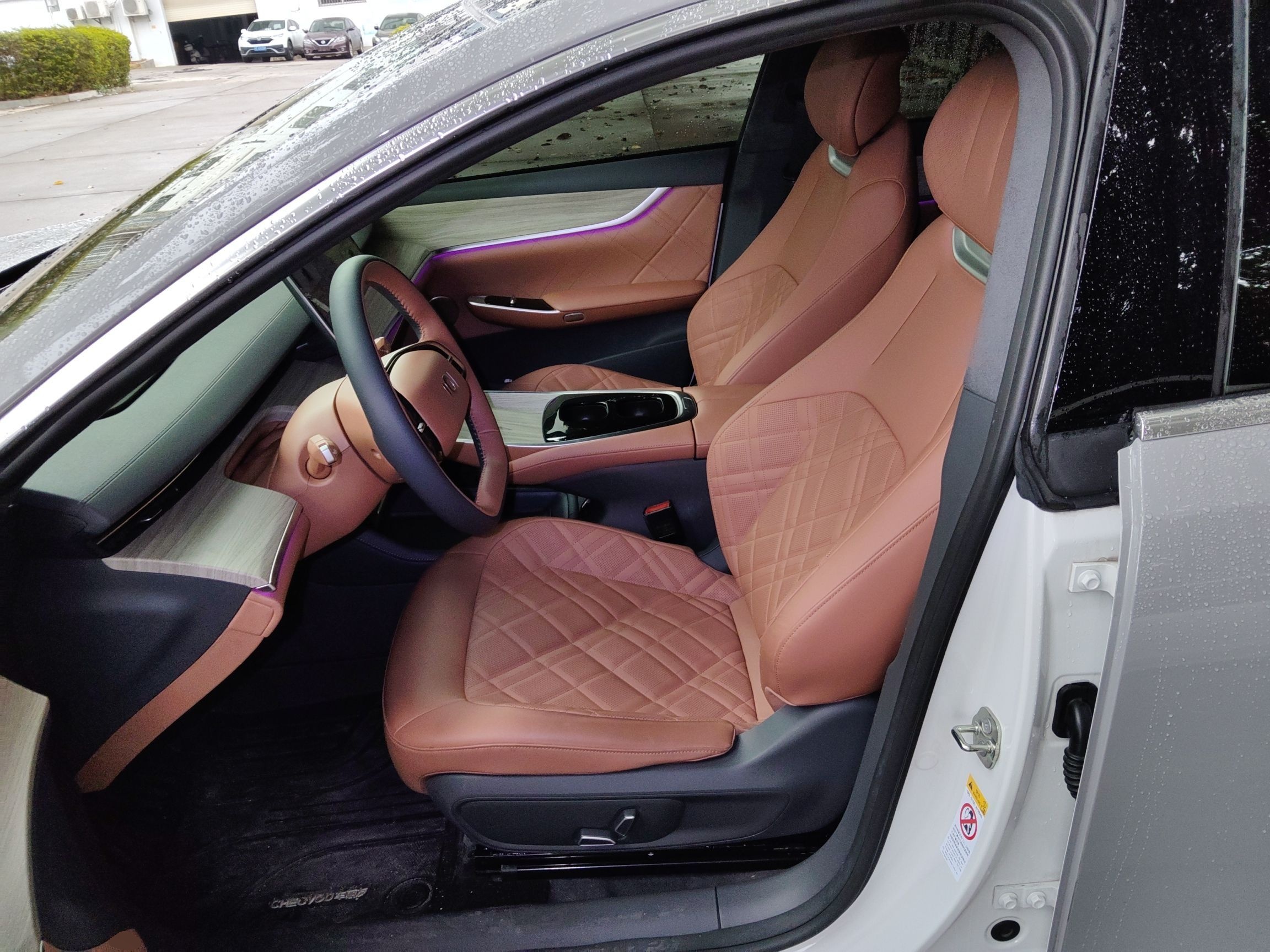 Переднее сиденье в автомобиле