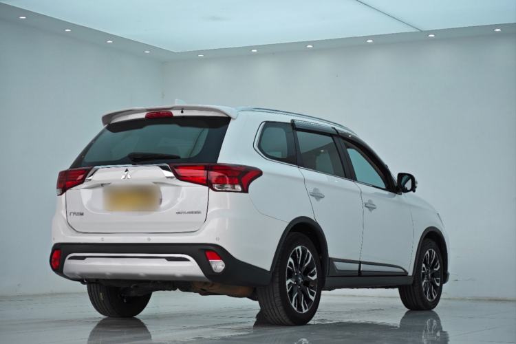 Used Mitsubishi Outlander 2019 2.4L 4x4 Zhi Xiang Edition 5 Seats China VI Standard
