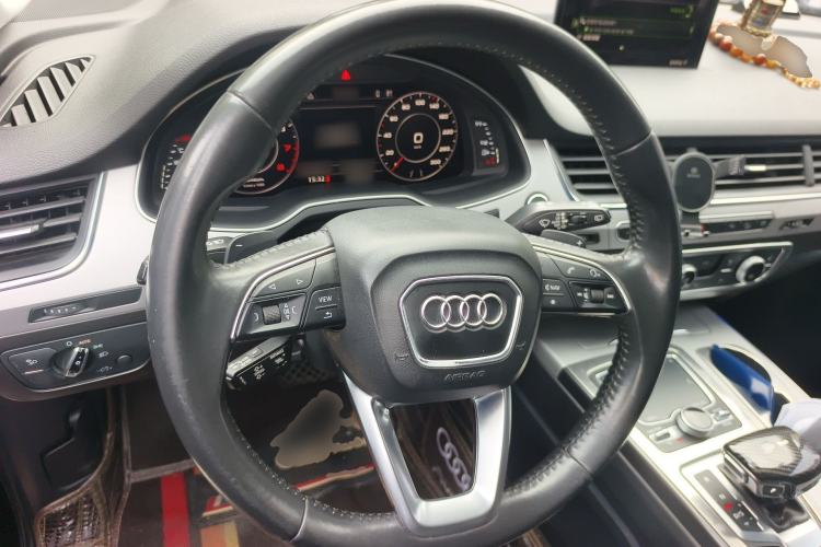 Used Audi Q7 2018 40 TFSI Comfort Model
