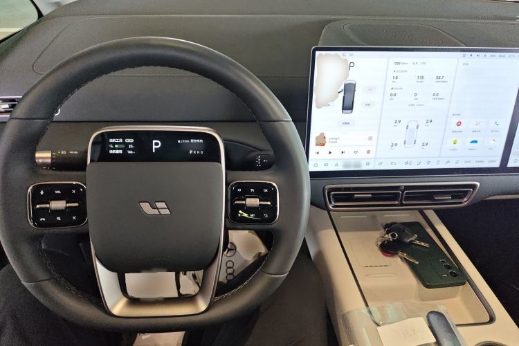 Used Li Auto MEGA 2025 Ultra Smart Refreshed Edition
