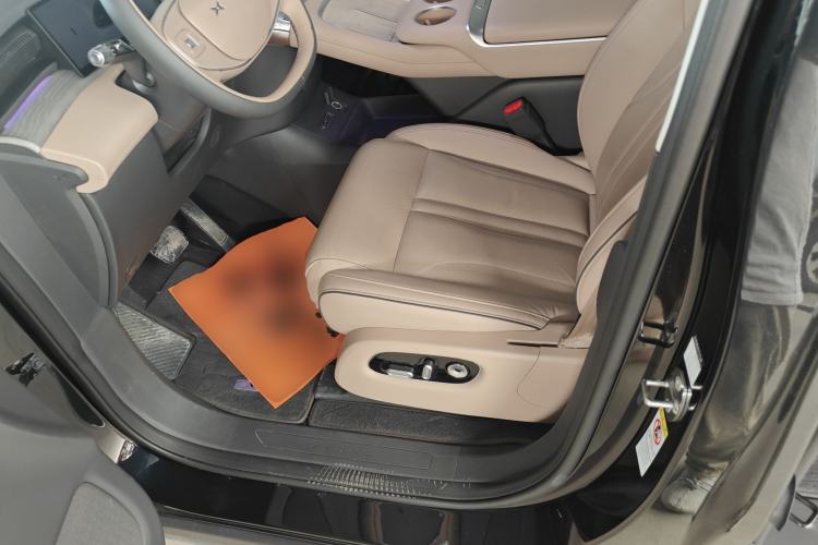 Used XPeng X9 2025 740 Ultra-Long Range Max Left Front Seat