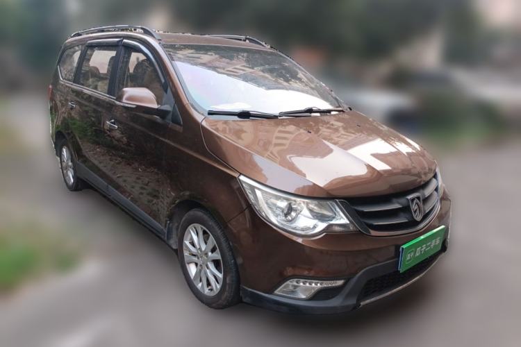 Used Baojun 730 2014 1.5L manual Comfort ESP version 7 seats Front Right 45 Deg